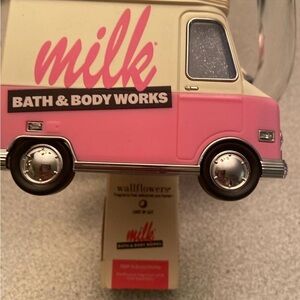 Bath & Body Works Pink & Cream Milk Wallflowers Plug-In Fragrance